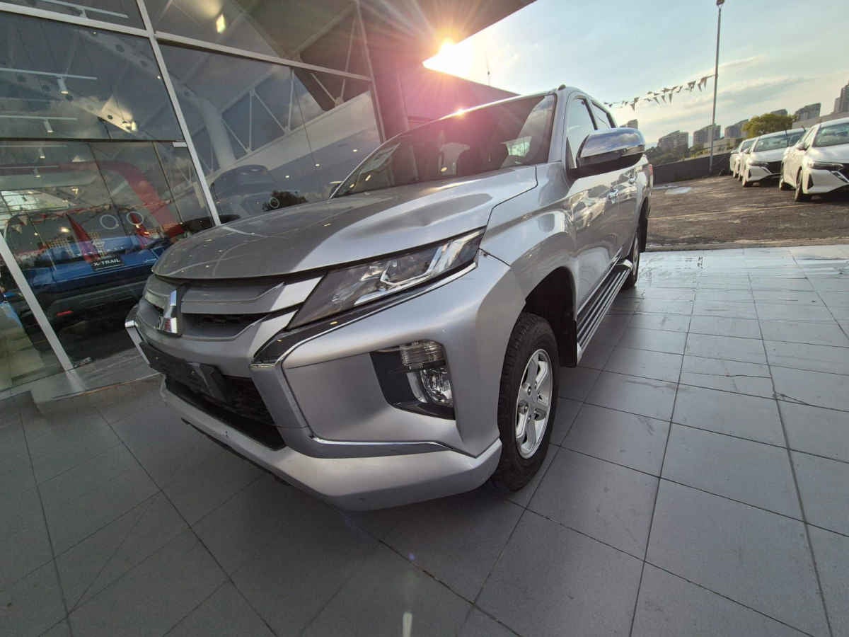 2020 Mitsubishi L200 4 PTS CABINA DOBLE TD TM5 4X4