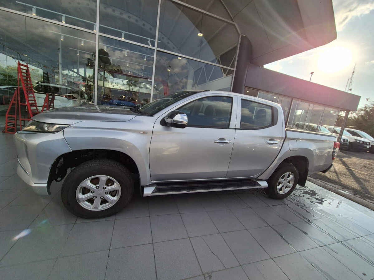 2020 Mitsubishi L200 4 PTS CABINA DOBLE TD TM5 4X4